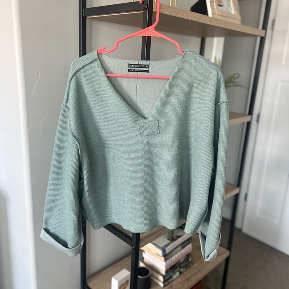 Green sweater - Picture 1 of 2